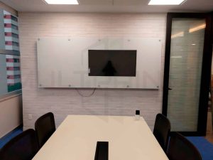 Painel de Vidro com Televisao
