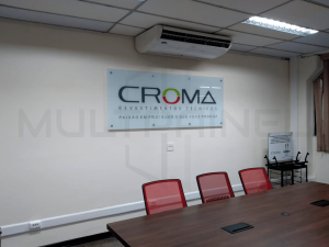Painel com Logotipo em Vidro
