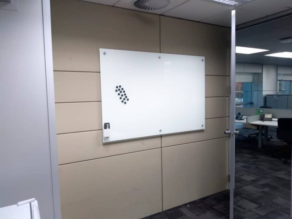Saiba como escolher um quadro de vidro branco para comprar 2 multpainel B4m2odpFzbo