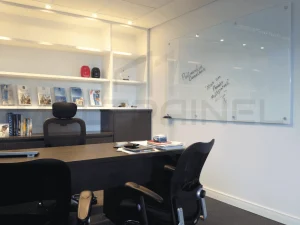painel de vidro em reuniao