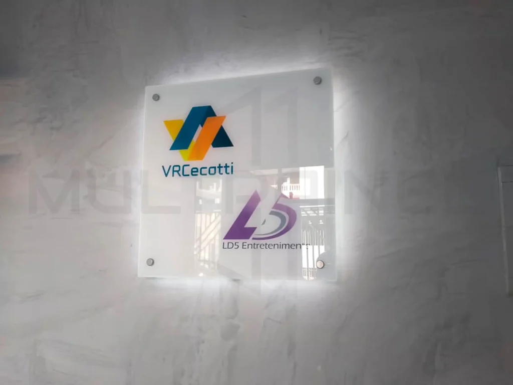 O que é painel de vidro? 2 painel de vidro com led e1628533433296.jpg
